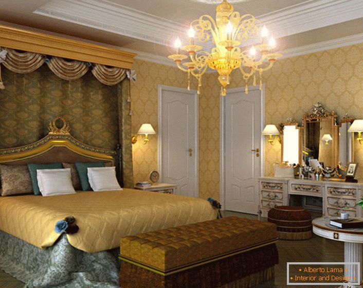 Пространа спална соба во стил на империја со соодветно избрано осветлување. Над креветот виси крошна од скапи, тешки ткаенини.