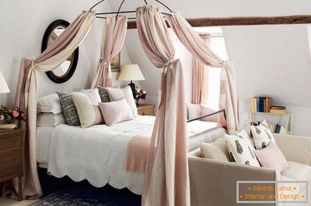 Убава спална соба во крем нијанси