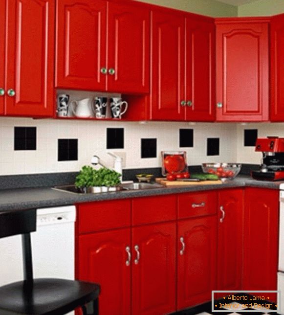 Црвена кујна во внатрешноста слика 16