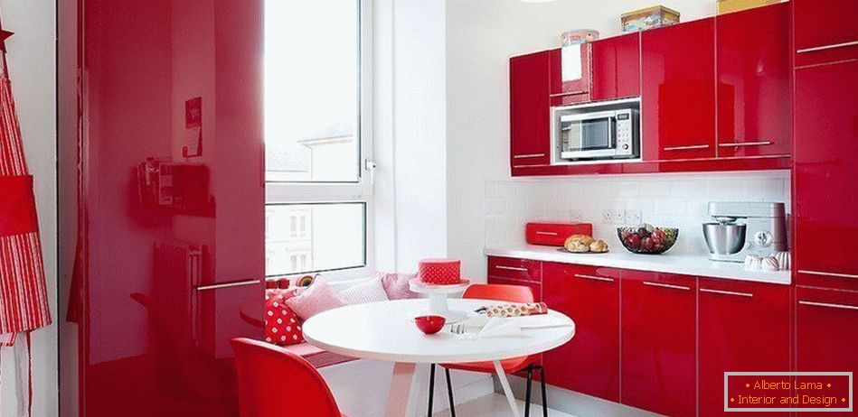 Црвена и бела кујна