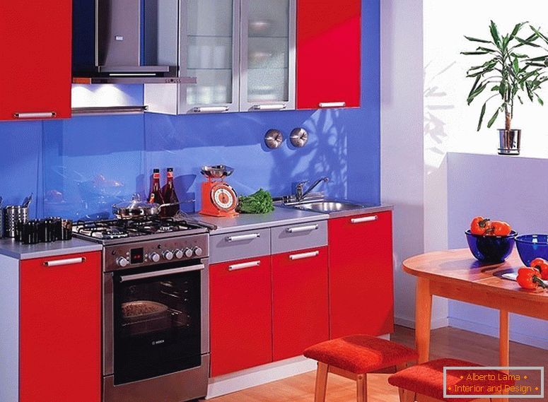 Сина и црвена кујна