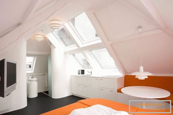 Креативен ентериер на станот во портокалова боја