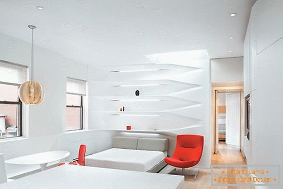 Креативен ентериер на станот во бела боја
