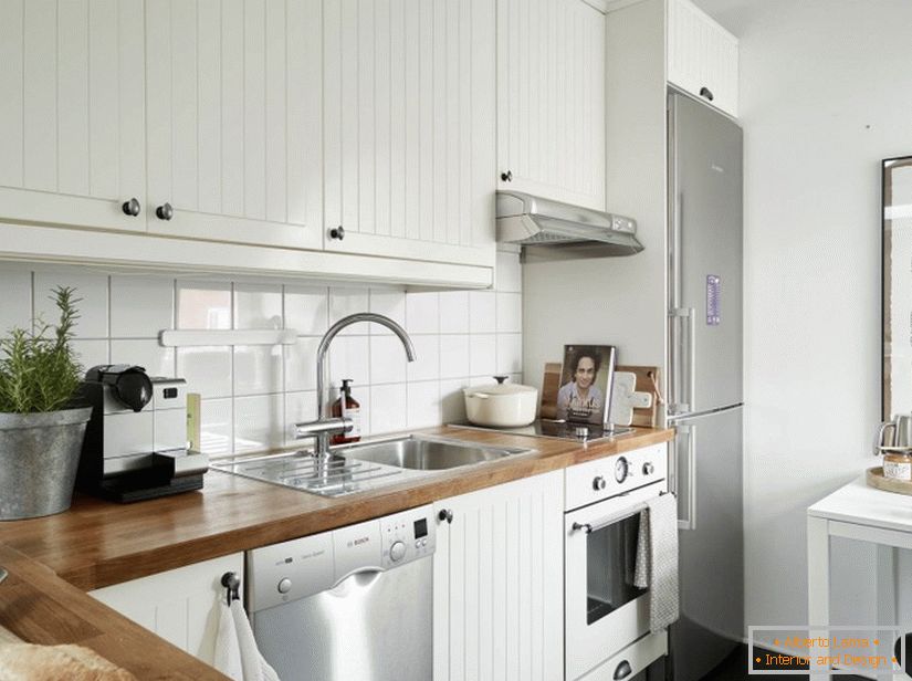 Кујна поставена дома во Шведска