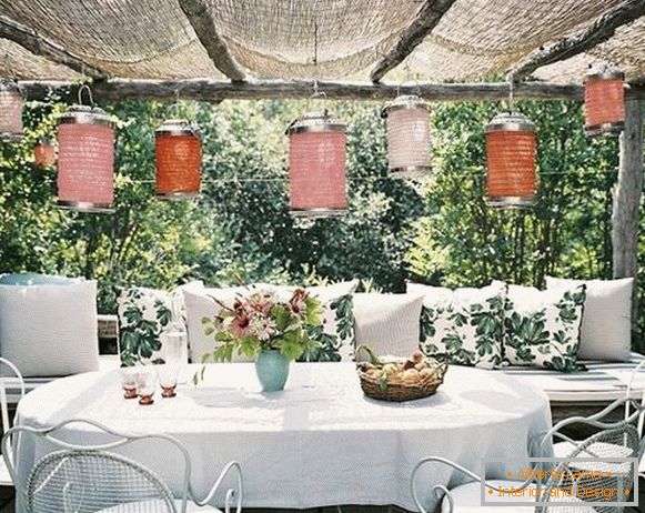 Декоративни украси во летна кујна со веранда, фото 4