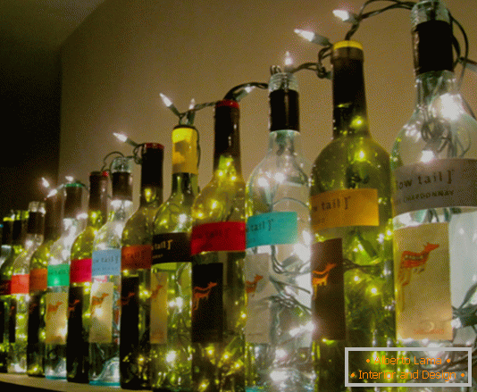 Новогодишен декор на шишиња и венци