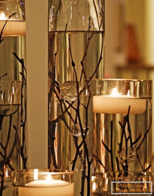 Пловечки свеќи во стакларија