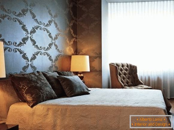 Луксузен позадина за спална соба во сјаен метал