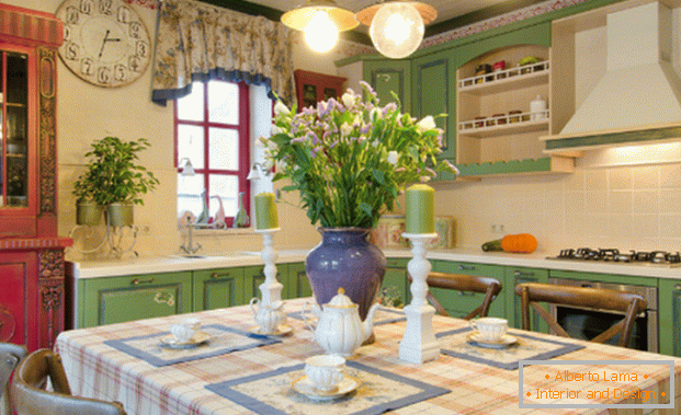 мала кујна во стил на слика од Прованса интерьер 