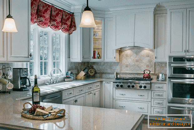 мала кујна во стил на слика од Прованса интерьер
