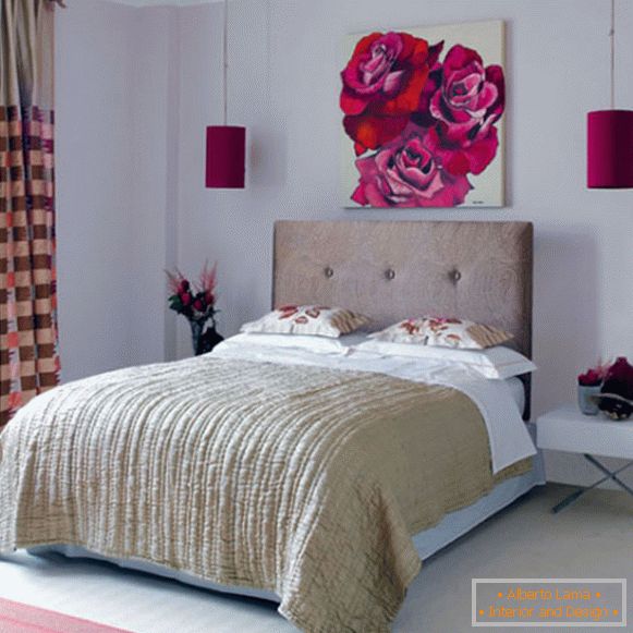 Беж и розова во дизајнот на спалната соба