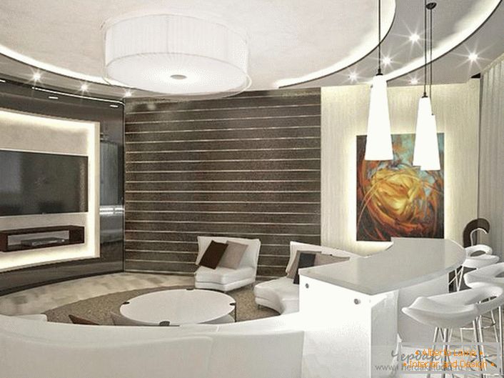 Дизајнерот успешно го избра осветлувањето во дневната соба во стилот на хај-тек. Повеќекатни суспендирани тавани позитивно изгледаат со осветлување на самото место.