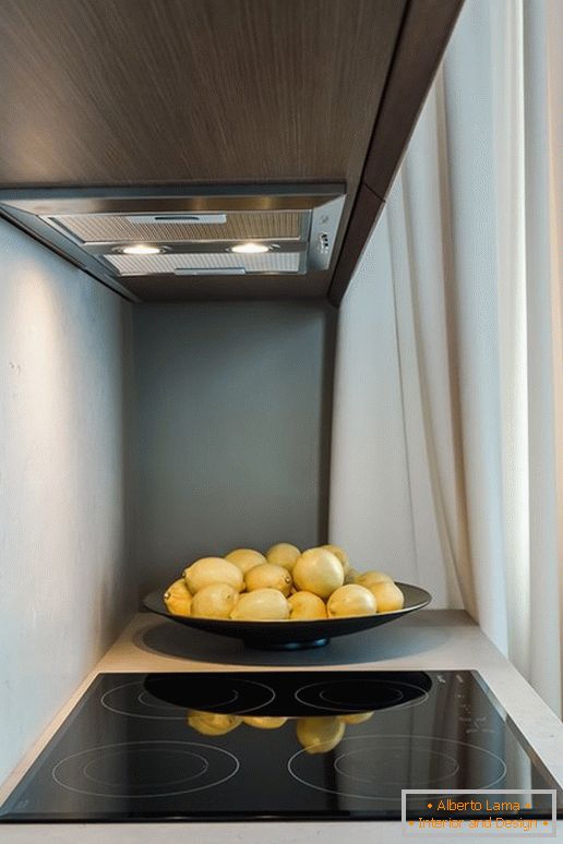 Лимони во близина на шпоретот во кујната со ефект на оптичка илузија