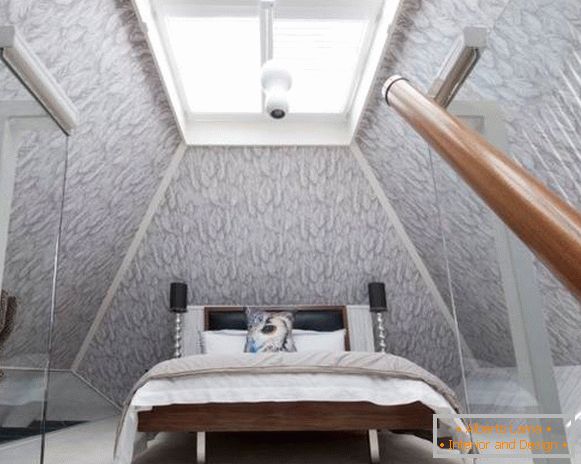 Спална соба дизајн на таванот