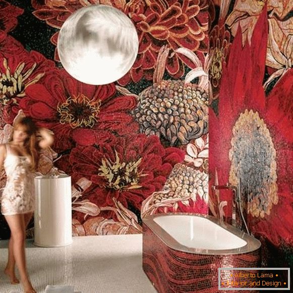 Прекрасен мозаик на плочки во бањата