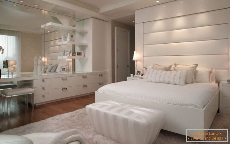 спална соба-бело-отомански