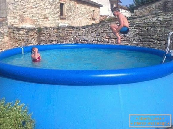 Современи базени за надувување - фотографии на викендичката