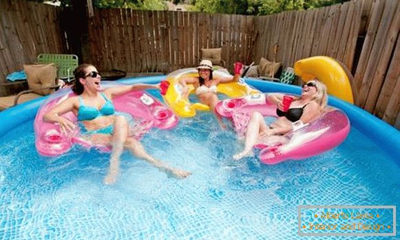 Квалитетен гумен базен за летна резиденција - фотографии со возрасни