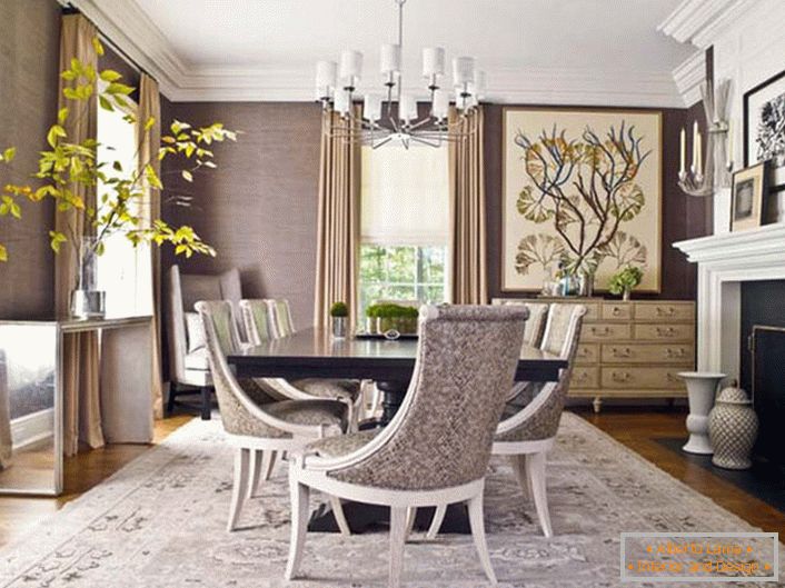 Дневна соба во неокласичен стил. Внатрешноста елегантно комбинира едноставност, скромност и елеганција.