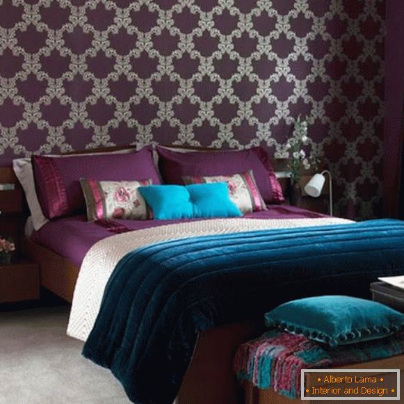 Спална соба дизајн во луксузни бои