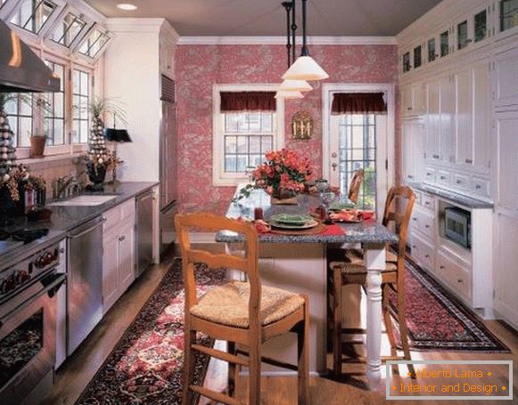 Шик розова позадина во дизајнот на кујната