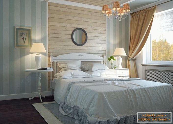 Се претпоставува дека куќата со оваа прекрасна спална соба се наоѓа во една од руралните провинции во Франција. 