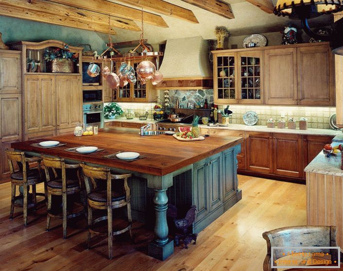 Во најдобрите традиции на земјата во дизајнот на кујнскиот простор најчесто се користат природни материјали.
