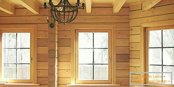 прозорци во дрвена куќа
