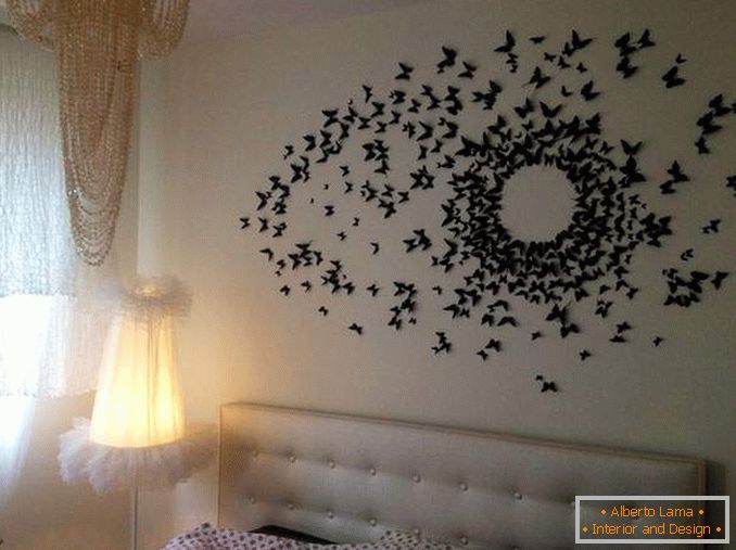 Оркестарот пеперутки на ѕидот со свои раце - слика во спалната соба