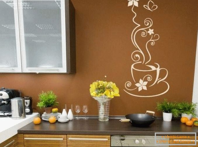 Украсување на ѕидовите во кујната со свои раце - идејата за налепница