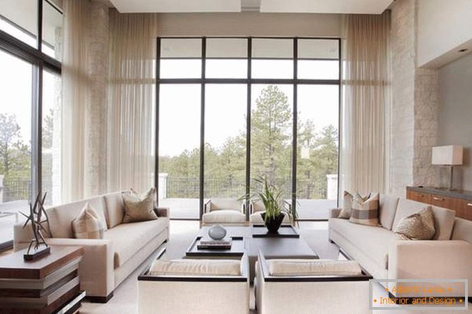 Голем стан со панорамски прозорци - внатрешна слика