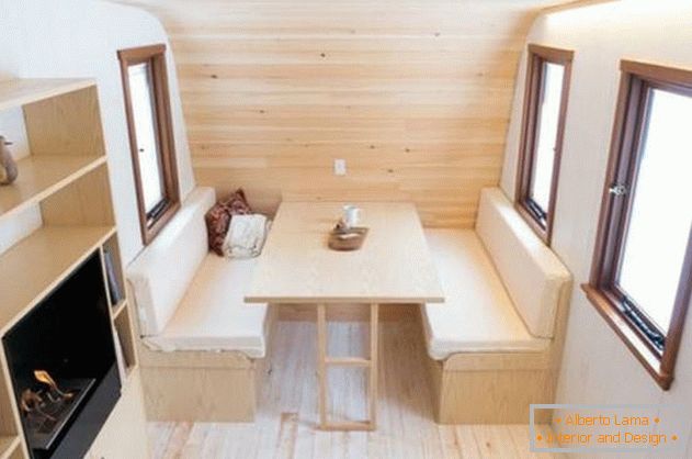 Удобна мини-куќа: слика од Онтарио - дрвена декорација