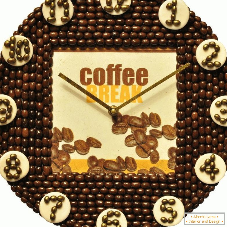 Декоративен часовник из кофейных зерен