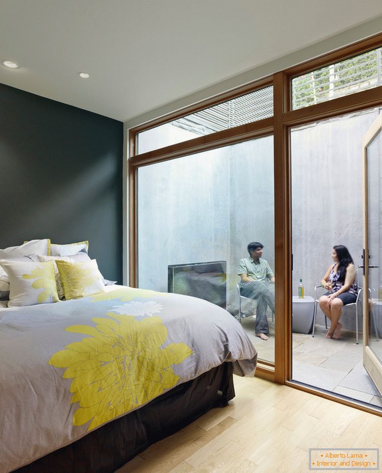 Спална соба со пристап до отворена веранда