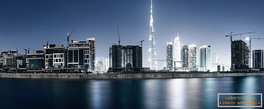 Дубаи во изградба во ноќно осветлување