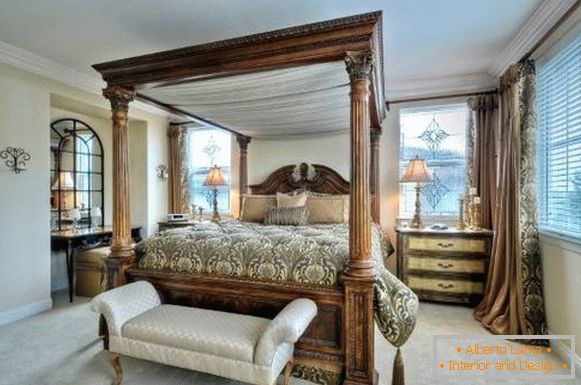 Голем кревет на фенг шуи во спалната соба во класичен стил