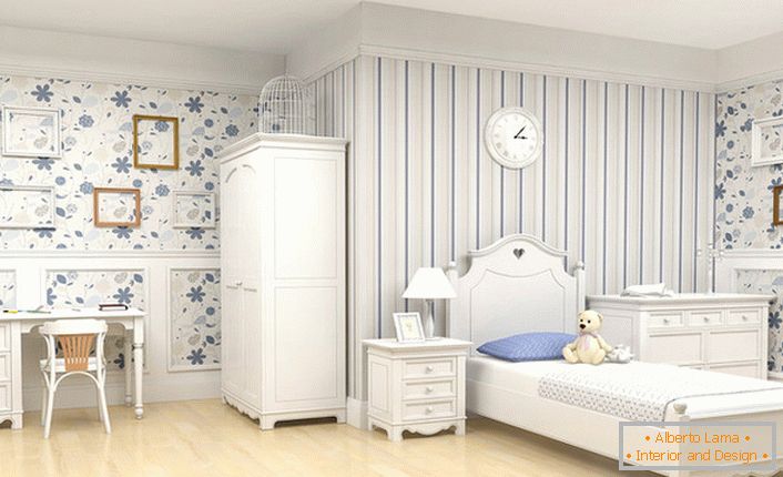 Пространа соба во земја стил за дете. Стилски модерен мебел во рустикален стил се украсени со празни рамки - креативен дизајн чекор.
