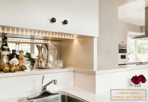 Дополнителни осветлување во кујната - осветлување на работната површина во кујната со LED лента