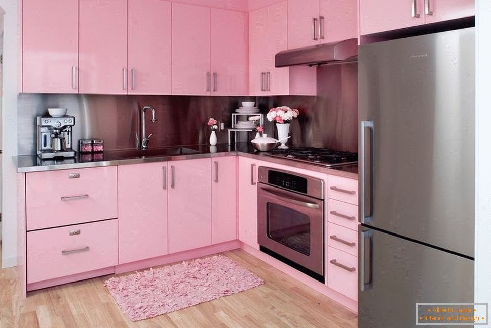 Розова фасада во кујната