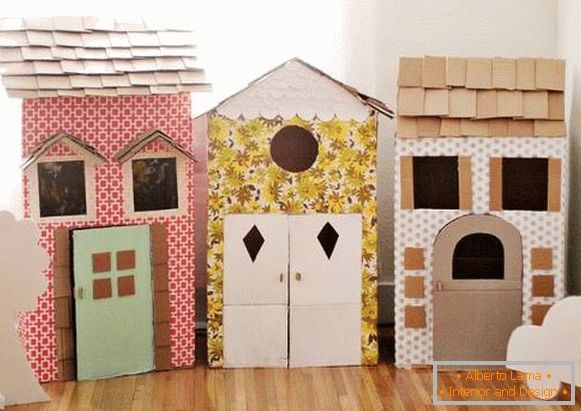 Играчки куќи направени од картон