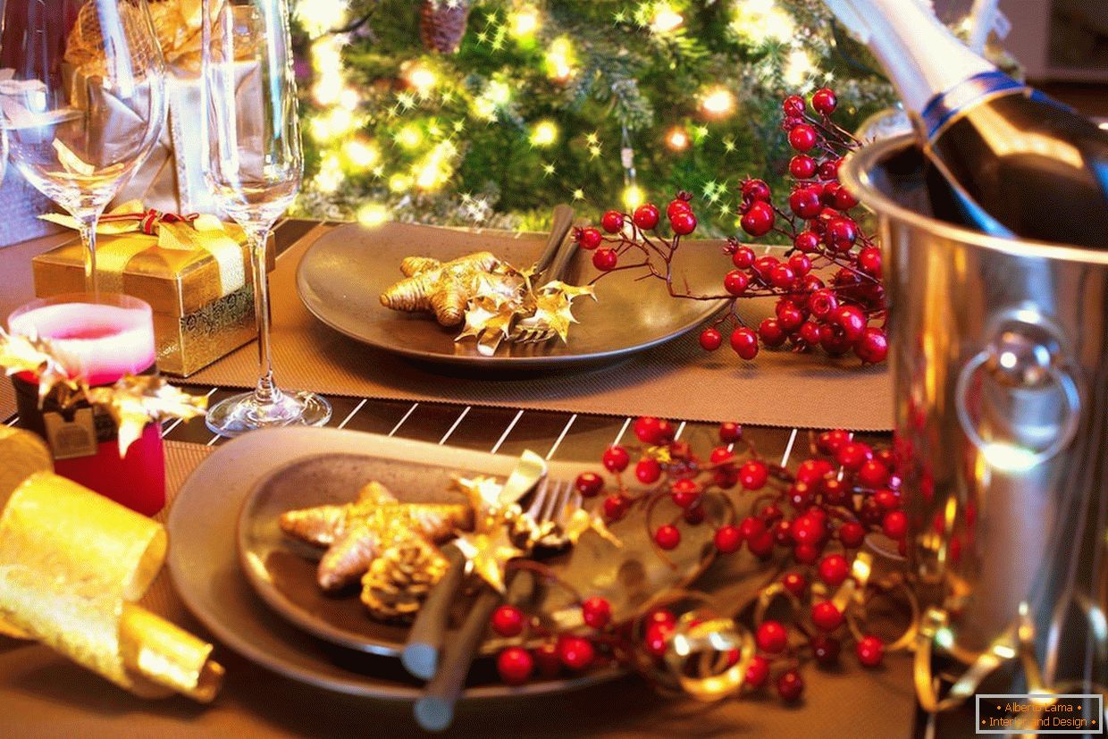 Роуан гранките се идеална варијанта на декор на новогодишната маса