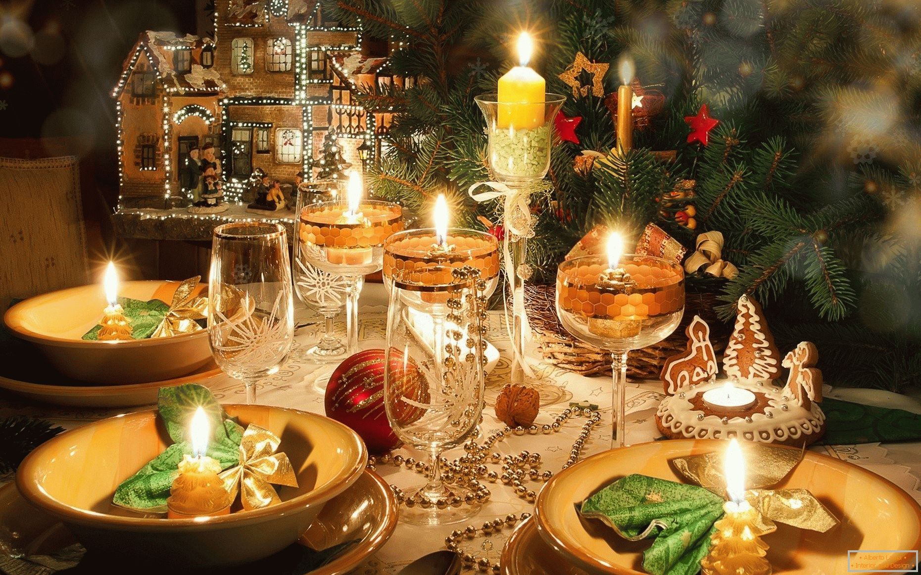 Свеќи се составен дел од услугата Нова Година
