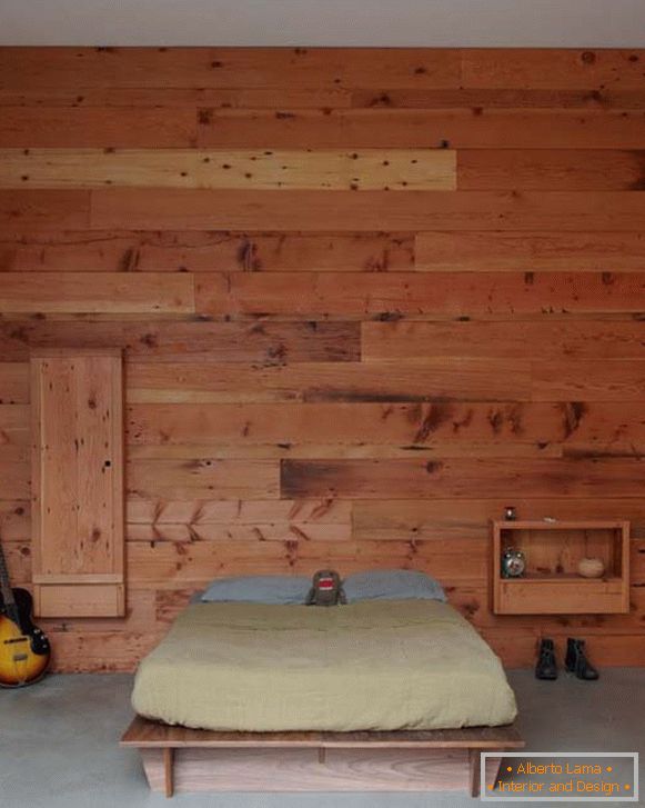 Спална соба во минималистички стил, украсена со дрво