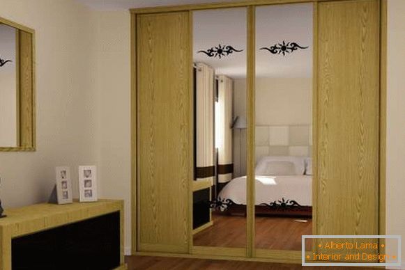 Огледални кабинети од купето во спалната соба - слика во боја на сенф