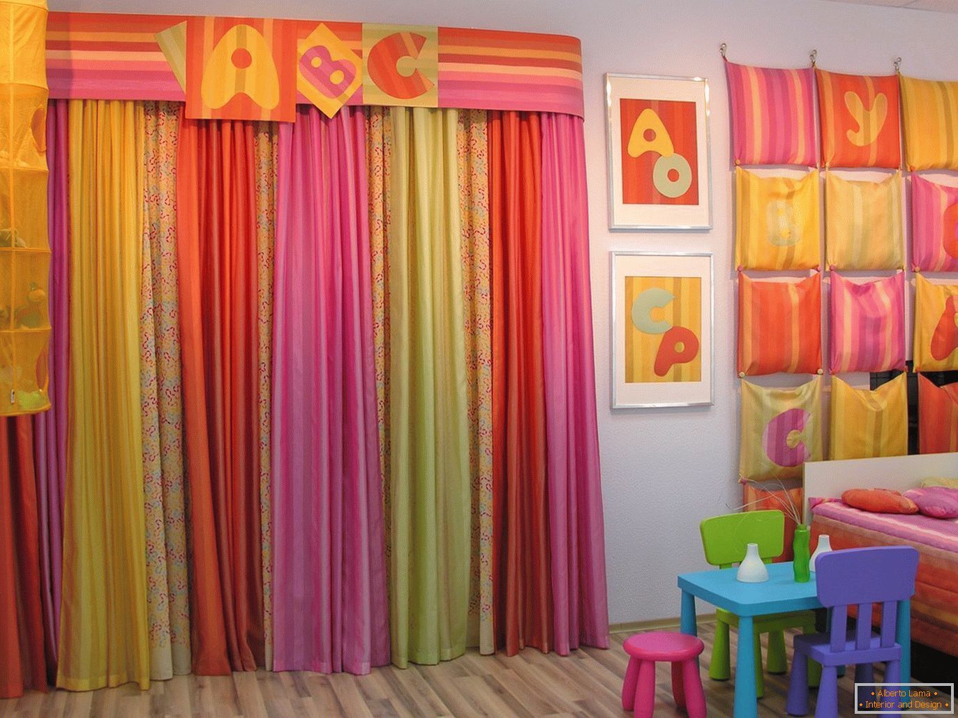 Светла текстил за детска соба