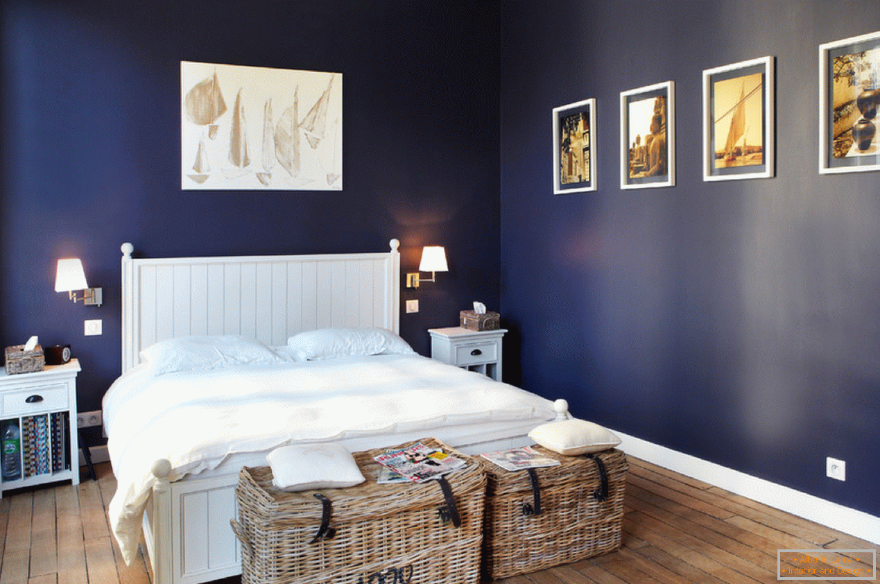 Сини ѕидови во спалната соба