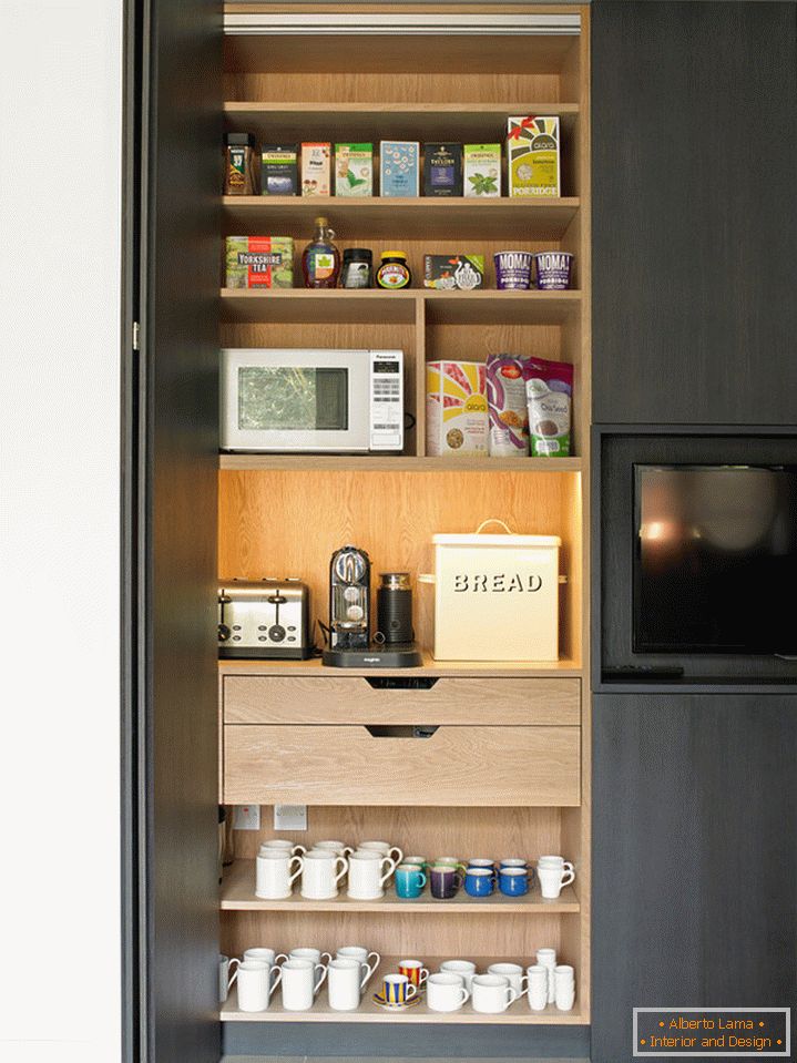 Шкаф за јадења и мали кујнски апарати