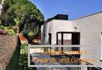 Модерна архитектура: Шик приватна куќа на медитеранскиот брег во Шпанија
