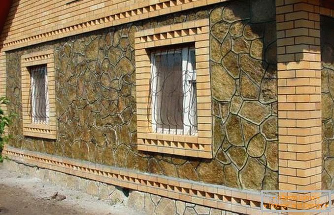 Завршувањето на фасадите на куќи со природен камен