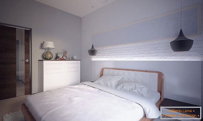 Мала светла спална соба